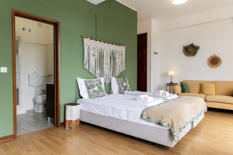Wot Soul - Wot Sarrazola Quartos Family Room - 6483